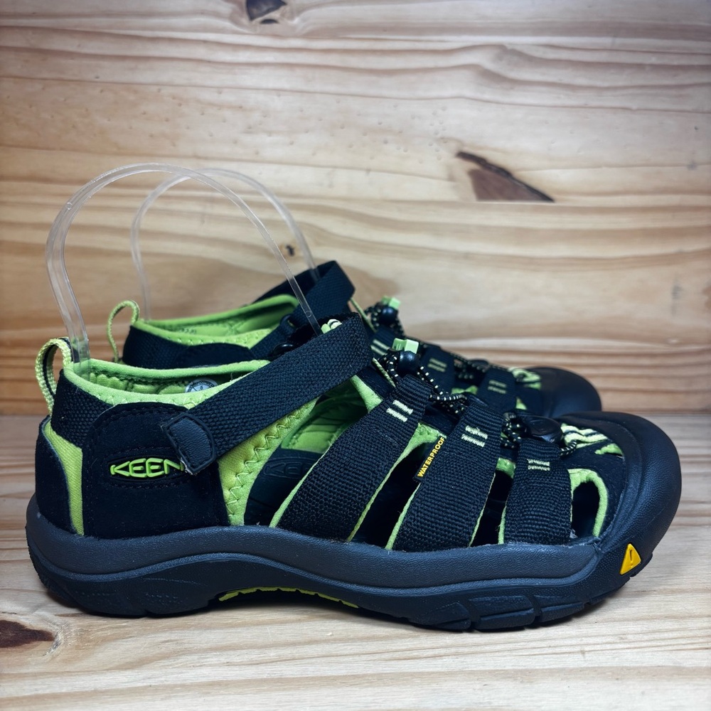 KEEN Newport Washable Black/Green Waterproof Sandals Water Shoes Size US 5